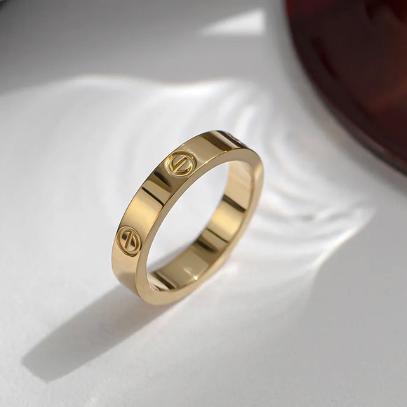 NEW Stainless Steel Screw Love Ring in Gold - Picture 1 of 5